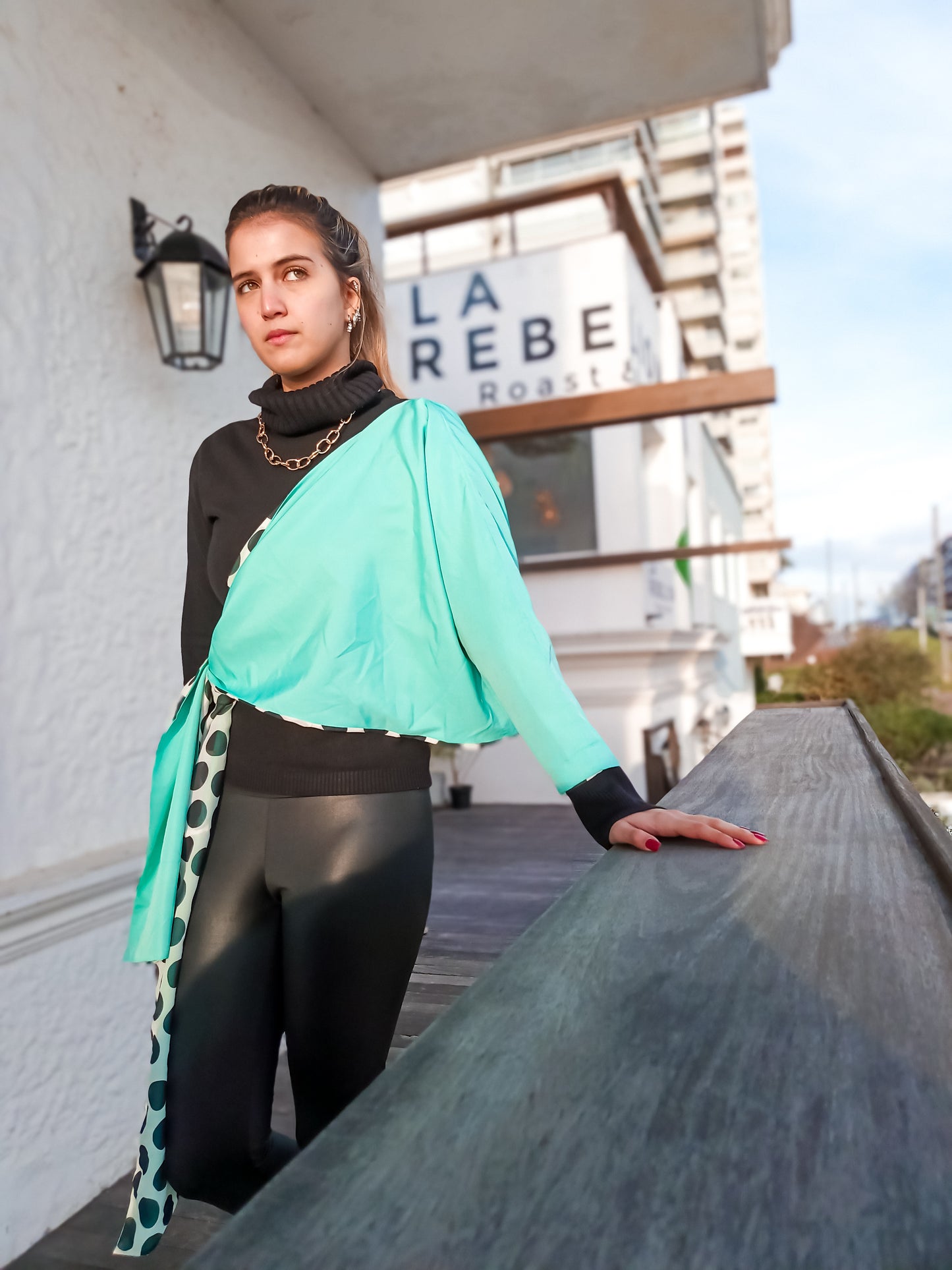 BLUSA UM OMBRO SÓ TURQUESA